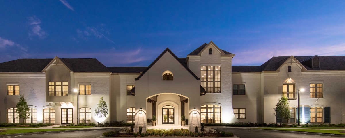 A beautifully lit modern house at night.
