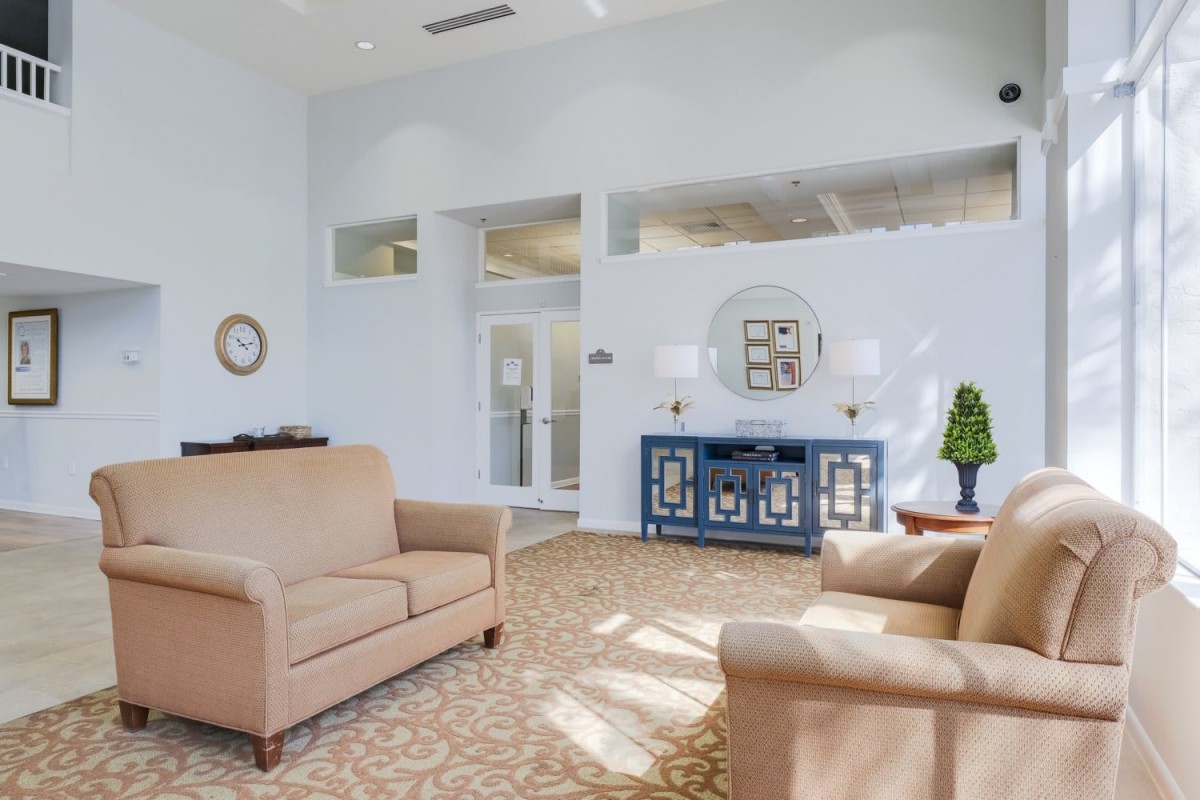 A bright and elegantly designed living room with comfortable sofas and stylish decor.