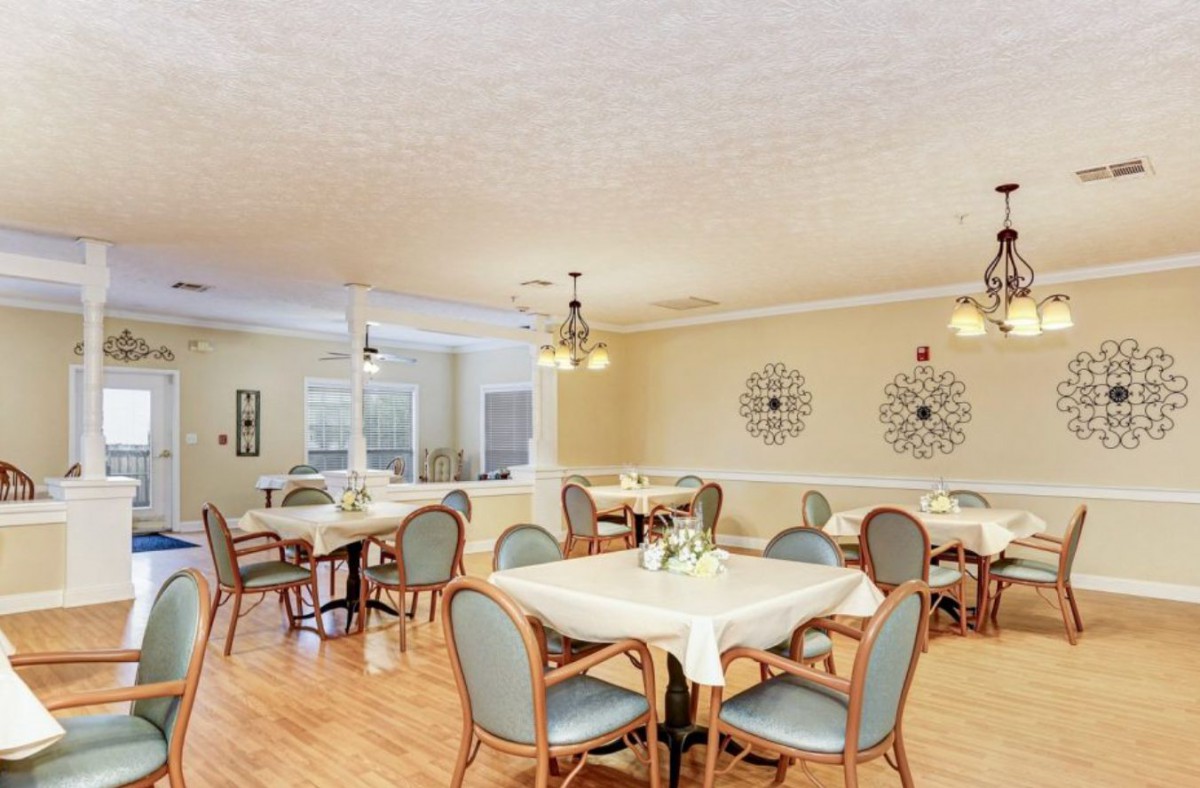 A bright and welcoming dining room with elegantly set tables and comfortable chairs.