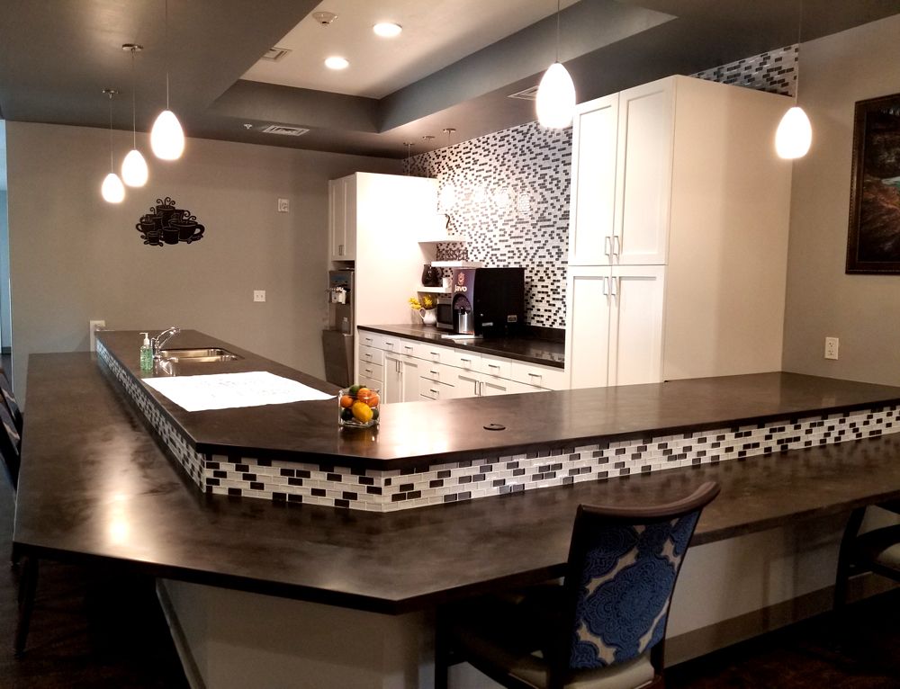 A modern kitchen with stylish backsplash and pendant lighting.