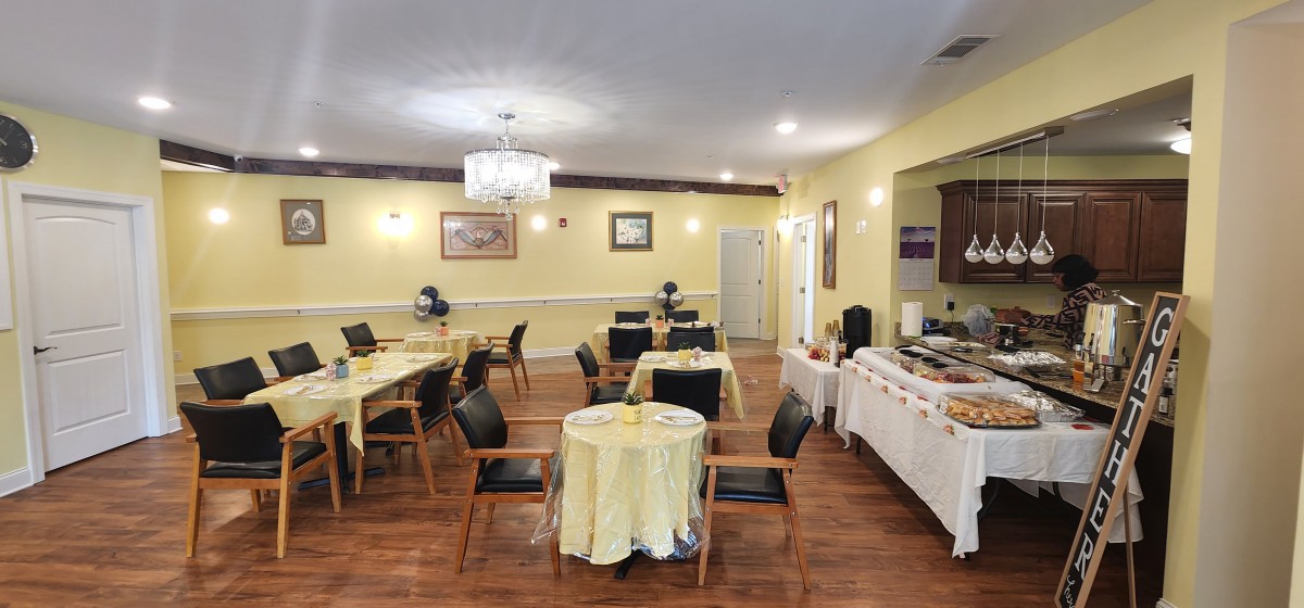 A cozy dining area with round tables and a buffet setup.