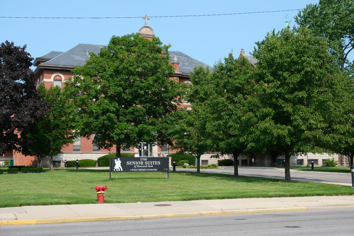 Senior Suites Chicago Norwood Park