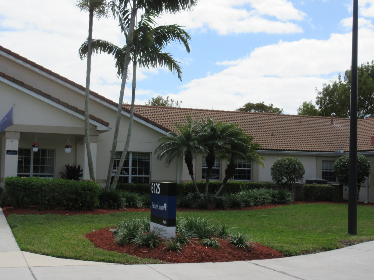 Arden Courts Of Lely Palms