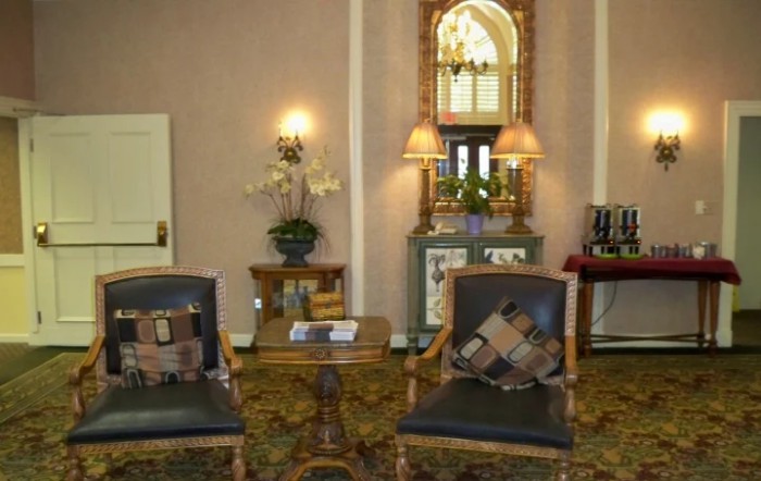 Elegant living room with classic furniture and decorative elements.