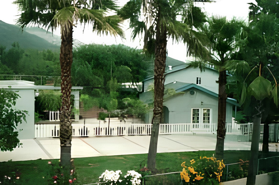 Twin Oaks Garden