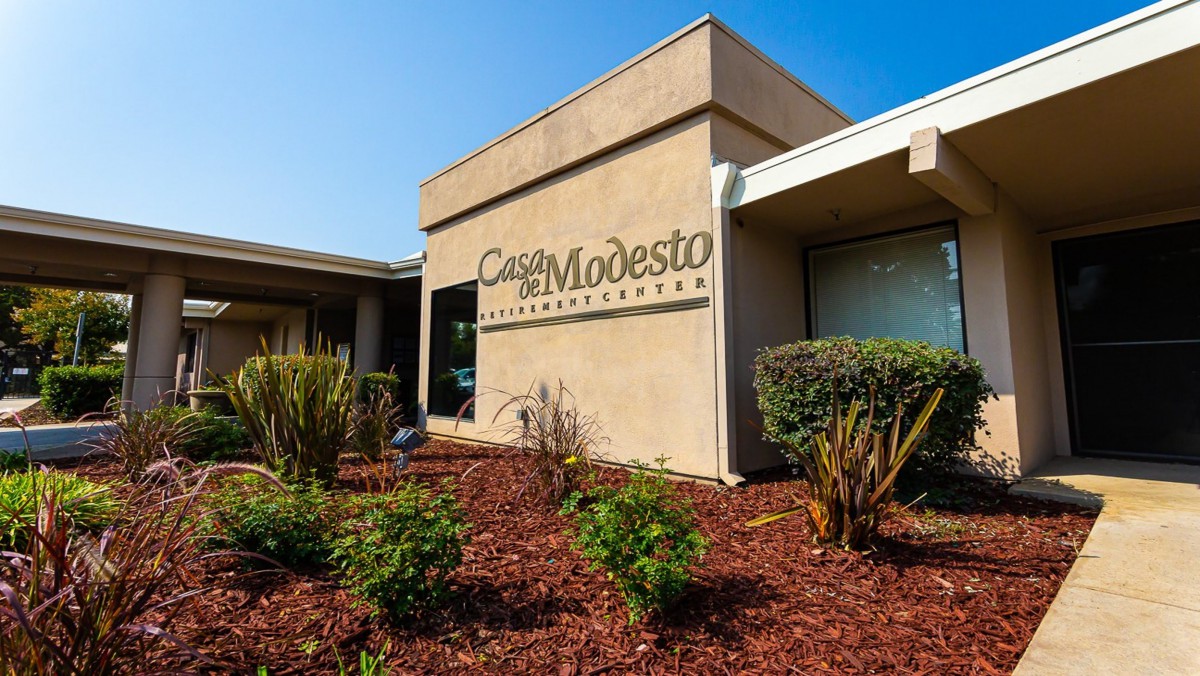 The exterior of Capilla del Modesto, surrounded by landscaped plants on a sunny day.
