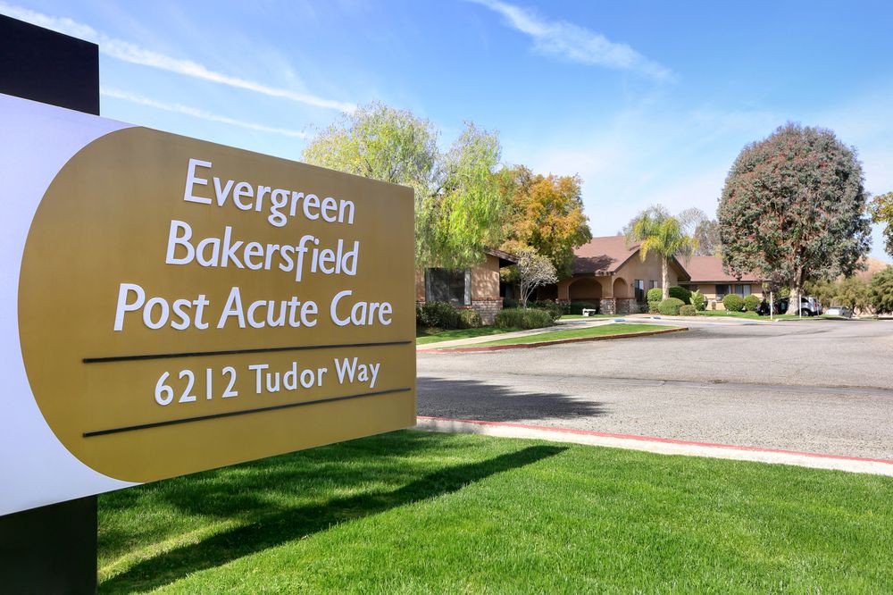 Sign for Evergreen Bakersfield Post Acute Care located at 6212 Tudor Way.