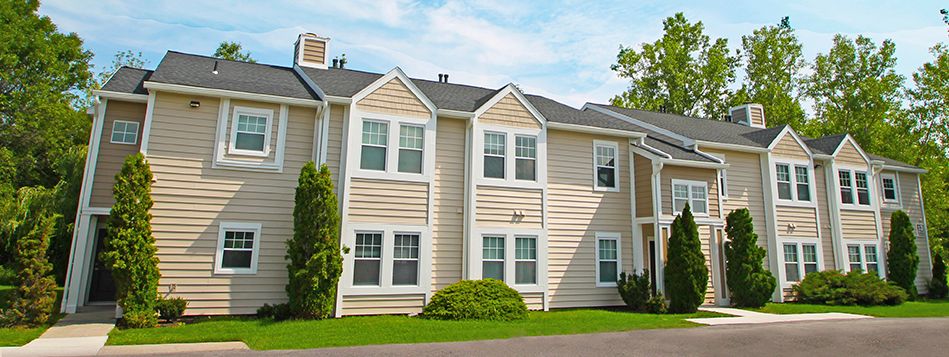 Country Club Manor