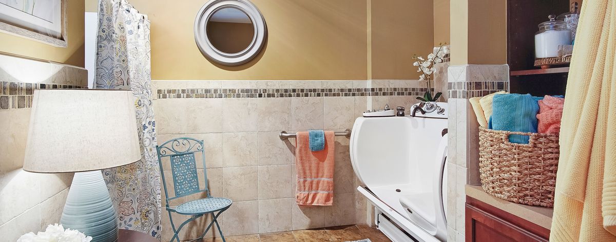 A cozy bathroom with a round mirror, towel rack, and bathtub.