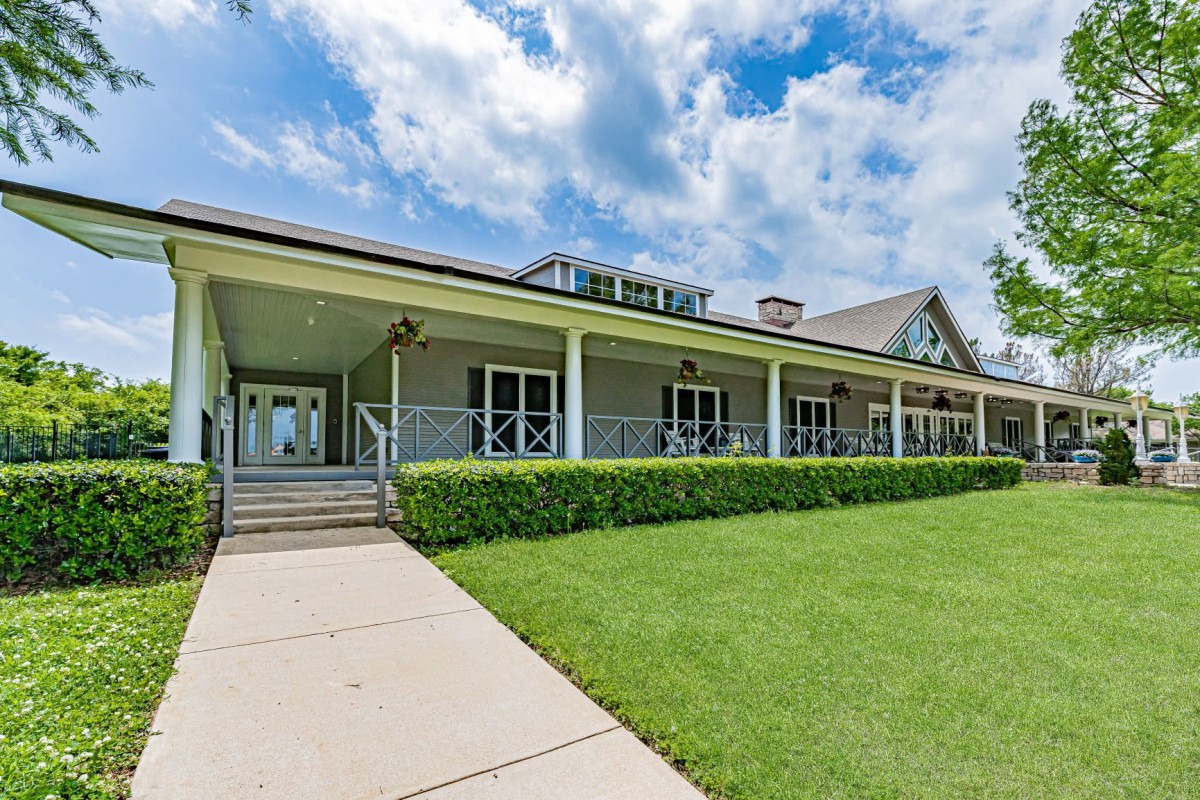Lake Point Assisted Living & Memory Care - Denison