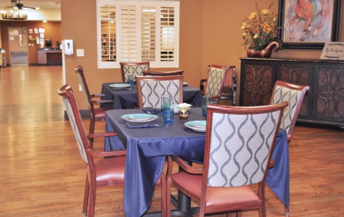 A cozy dining room with elegantly set tables and comfortable chairs.