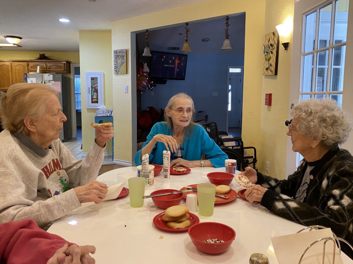 A group of seniors enjoying a meal together at a round table.
