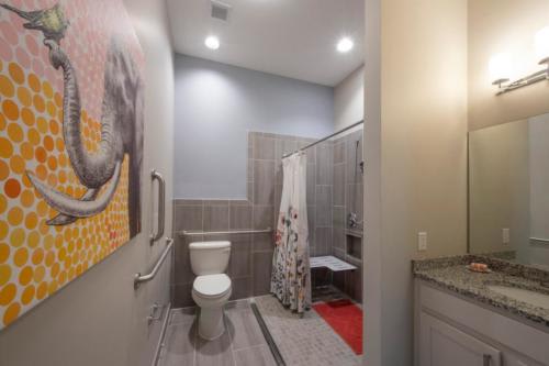 Modern bathroom with accessible features and contemporary decor.