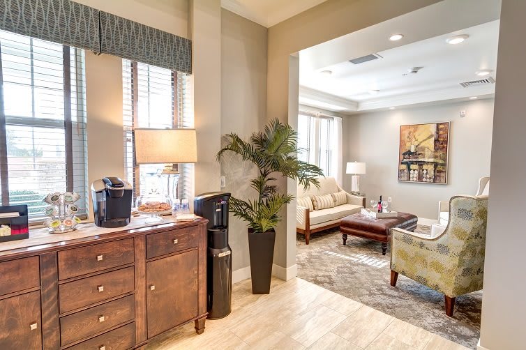 A cozy and well-furnished living room with a sofa, lamp, and decorative elements.