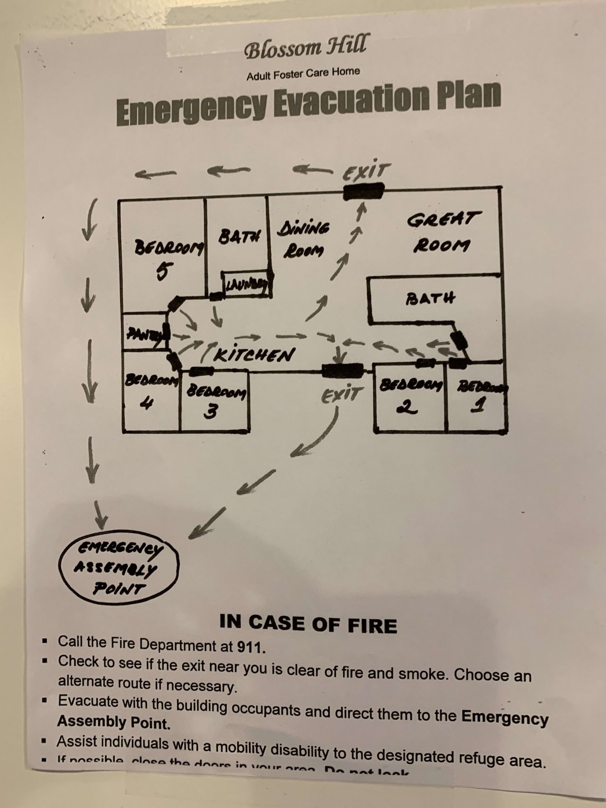 Emergency evacuation plan with route and safety instructions.