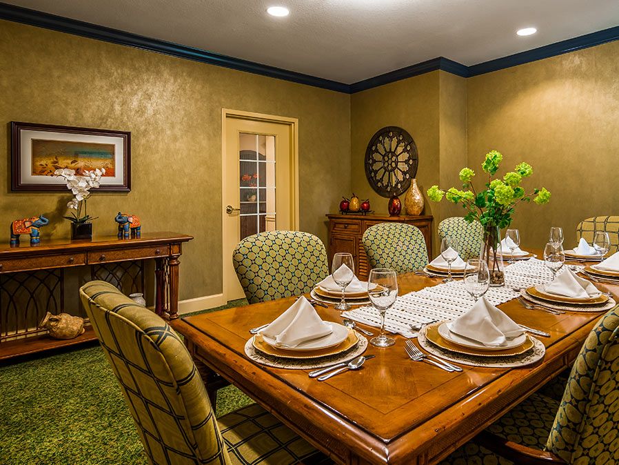 A beautifully set dining room with elegant decor and a traditional design.