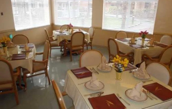 A cozy dining room with elegantly set tables and comfortable chairs.