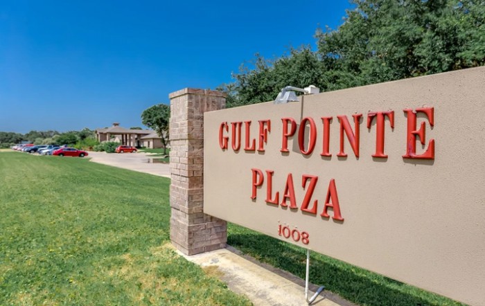 Gulf Pointe Plaza