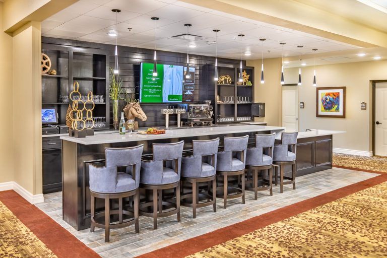 A modern bar with stylish seating and elegant lighting.
