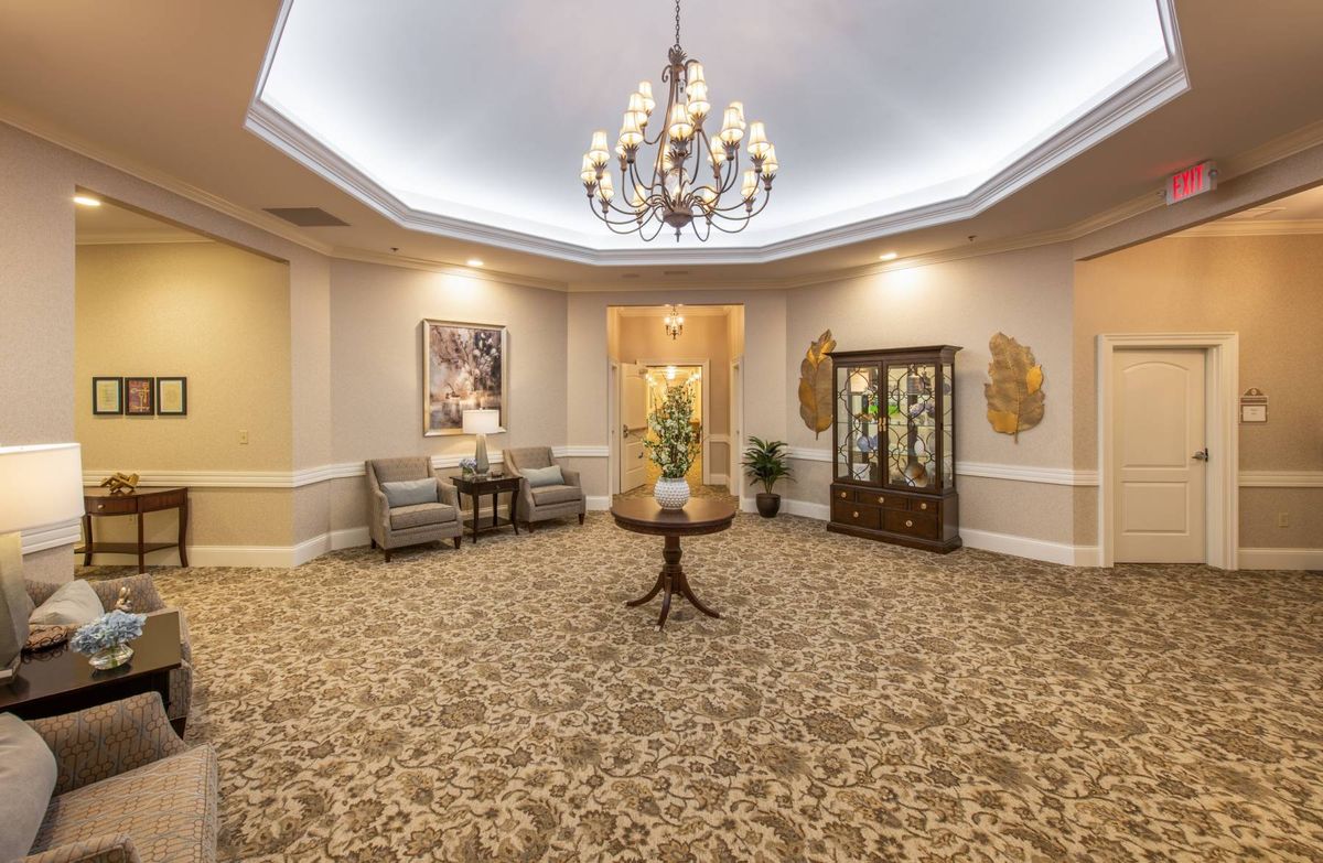 Elegant lobby area with chandelier lighting and comfortable seating.