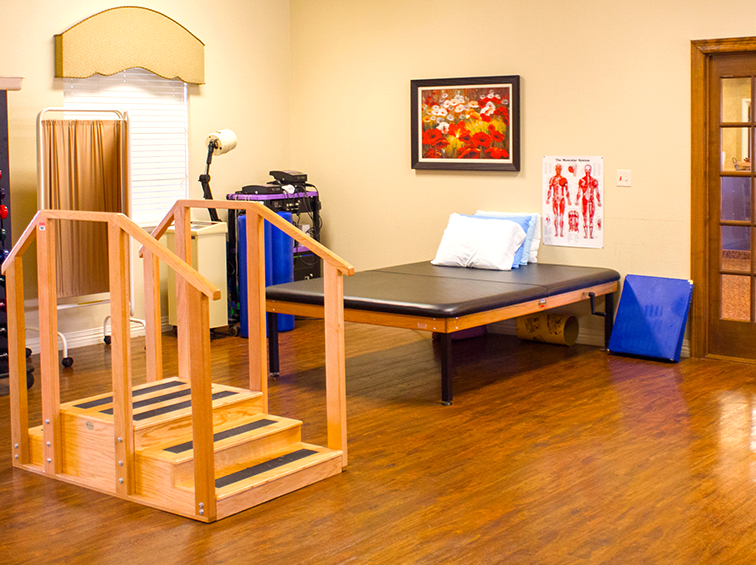 A clean and organized physical therapy room equipped for rehabilitation exercises.