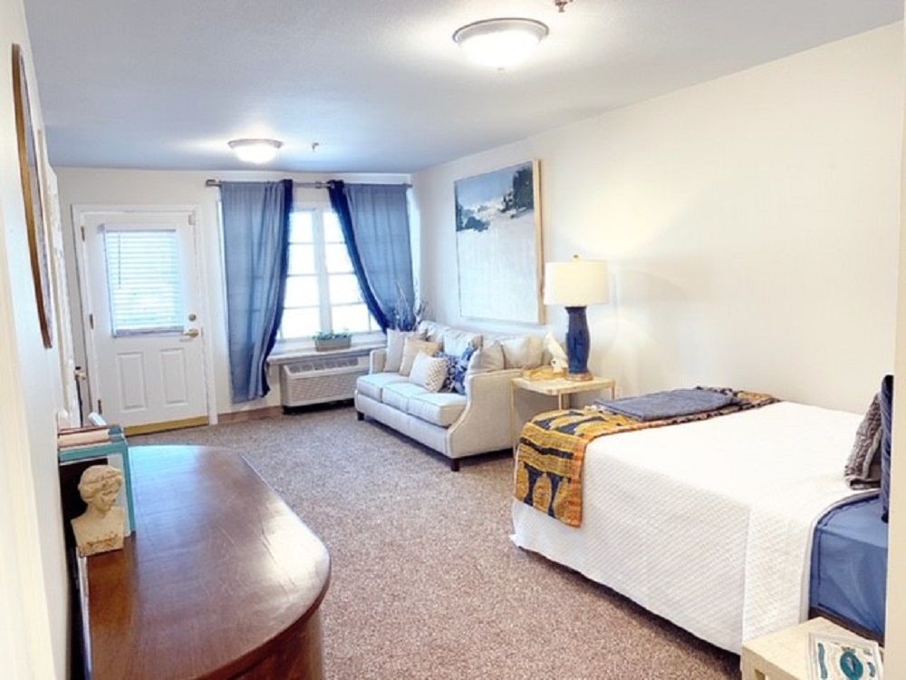 Colonial Oaks Senior Living at Leawood