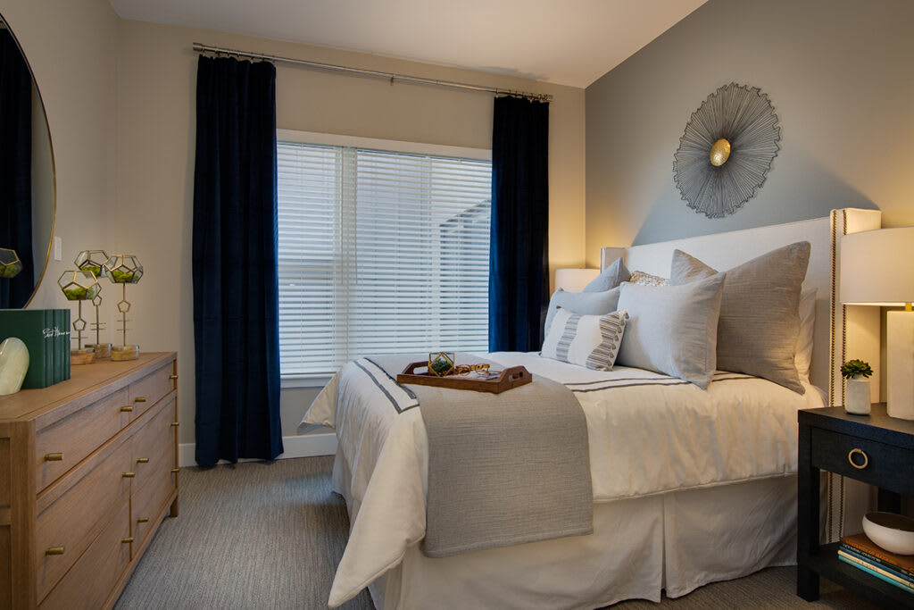 A modern and cozy bedroom showcasing neutral colors and stylish decor.