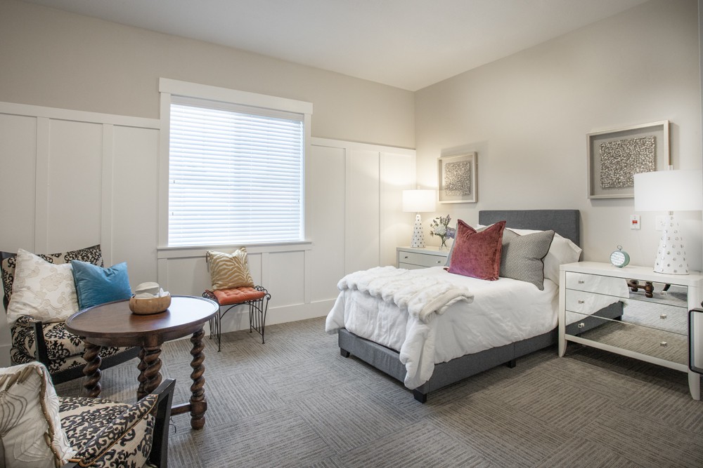 A cozy bedroom with elegant decor and comfortable furnishings.