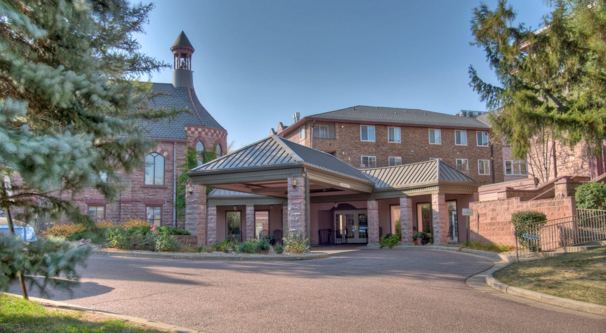 A modern hotel with a welcoming entrance and well-maintained exterior.