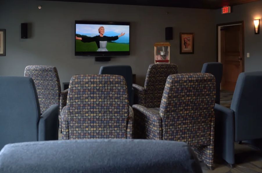 Deephaven Woods Senior Living