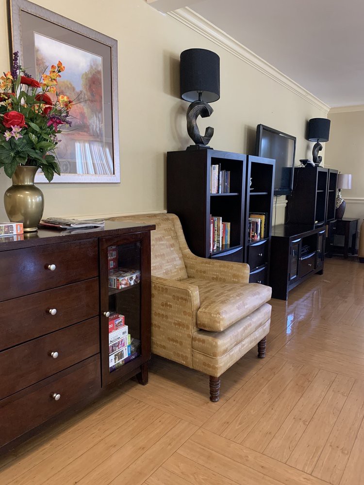 A cozy and modern living room with elegant furniture and decor.