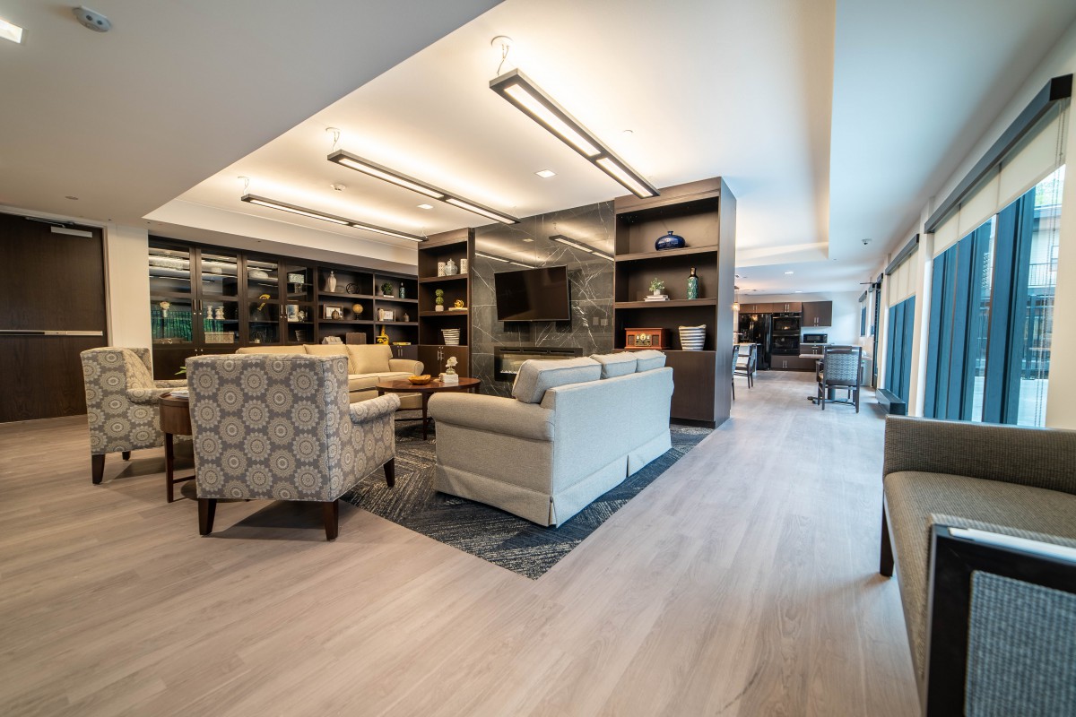A modern living room with stylish furniture and bookshelves.