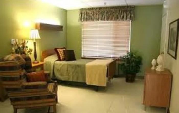 Holmes Lake Rehabilitation & Care Center
