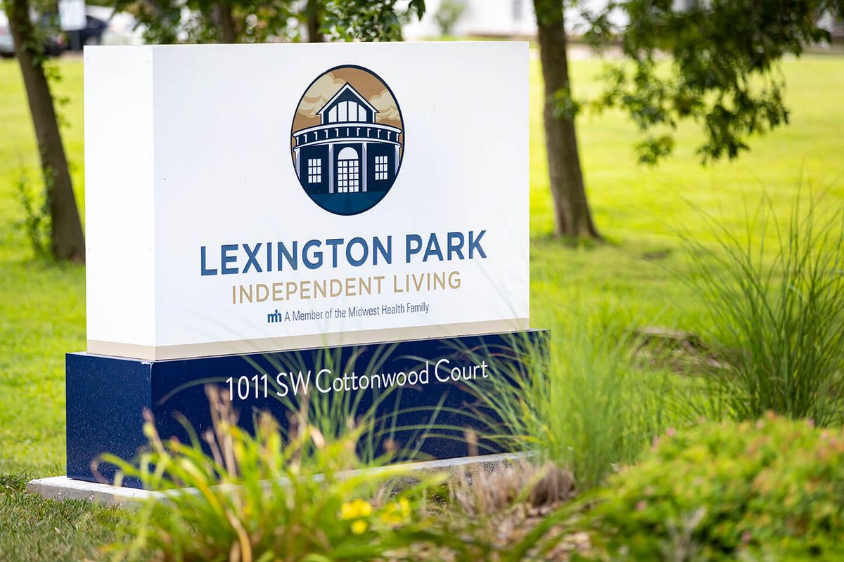 Sign for Lexington Park Independent Living with address details.