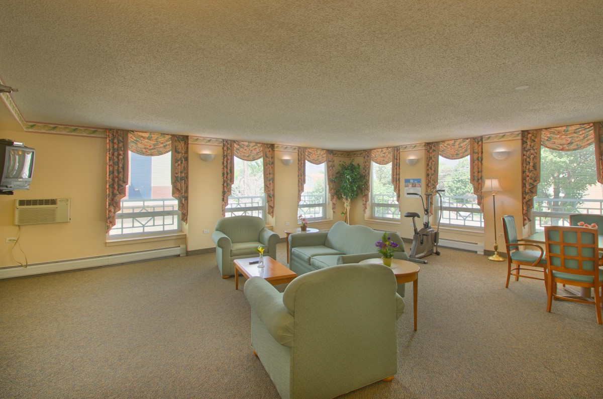 Senior Suites Jefferson Park