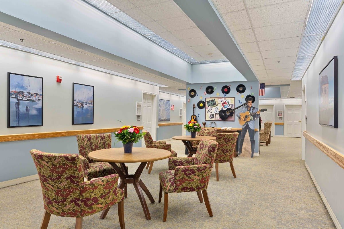 A cozy seating area adorned with wall decorations and floral arrangements.