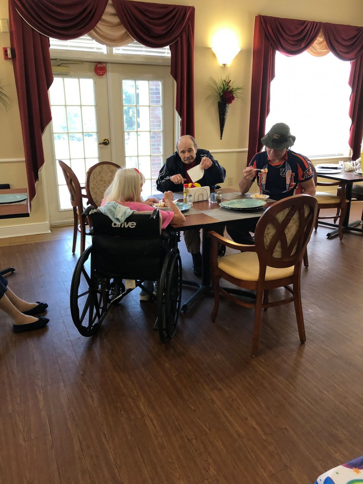 Elderly individuals enjoying a meal together in a community dining area.