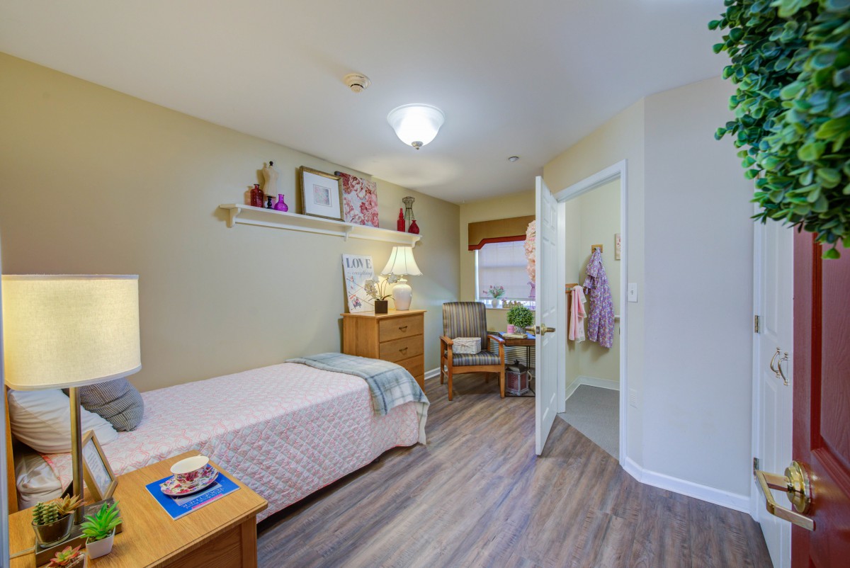 Cozy bedroom with simple decor and wooden flooring.