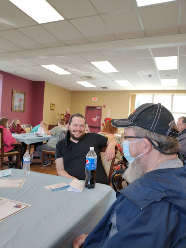 A relaxed social gathering in an indoor caf setting, where two individuals engage in conversation.