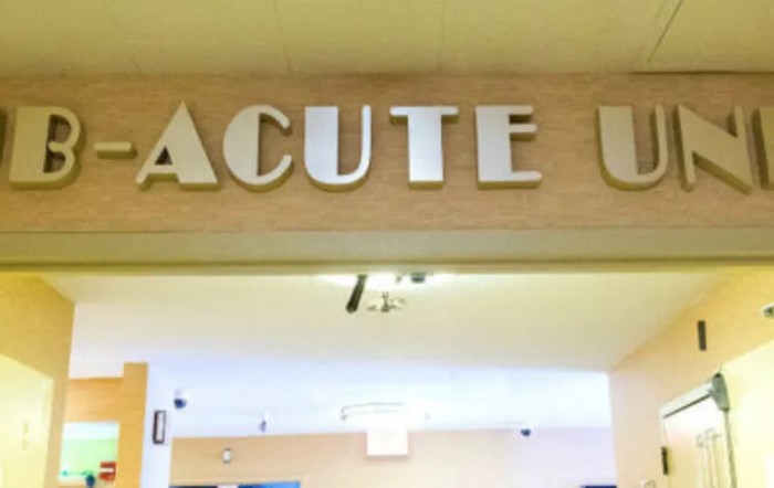 Sign for the Acute Unit in a hospital interior.