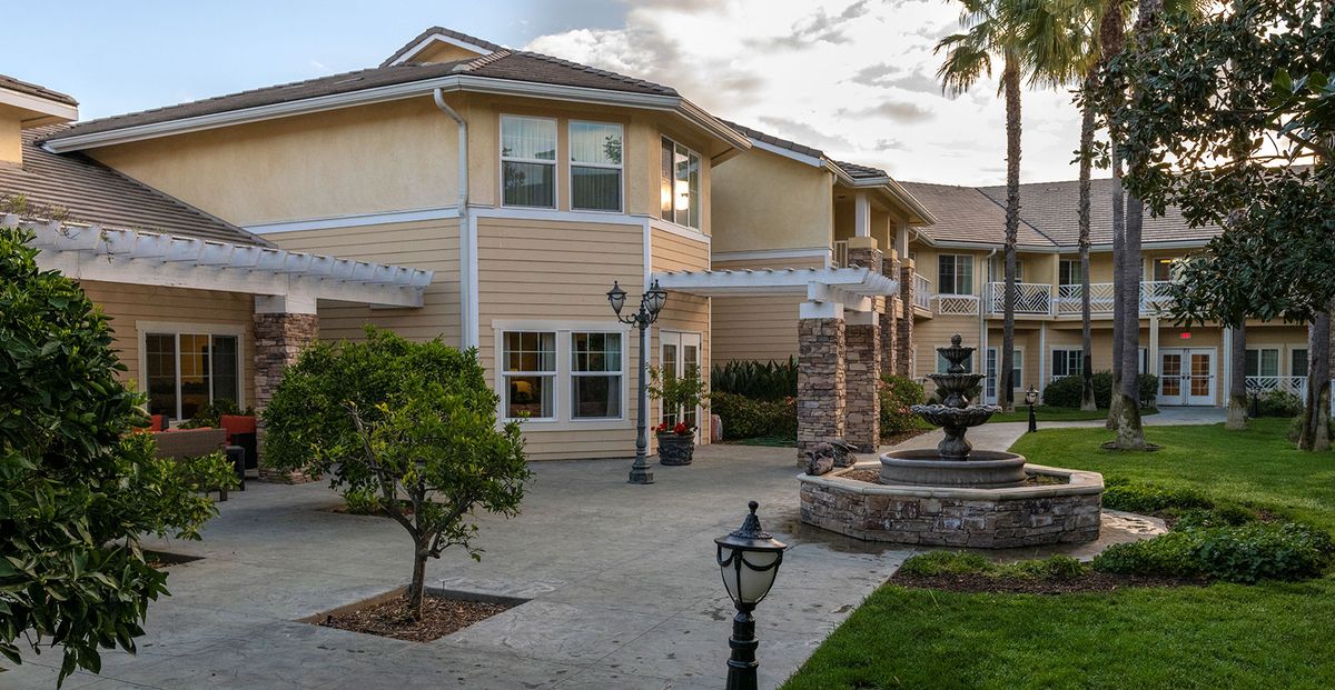 Holiday Simi Hills