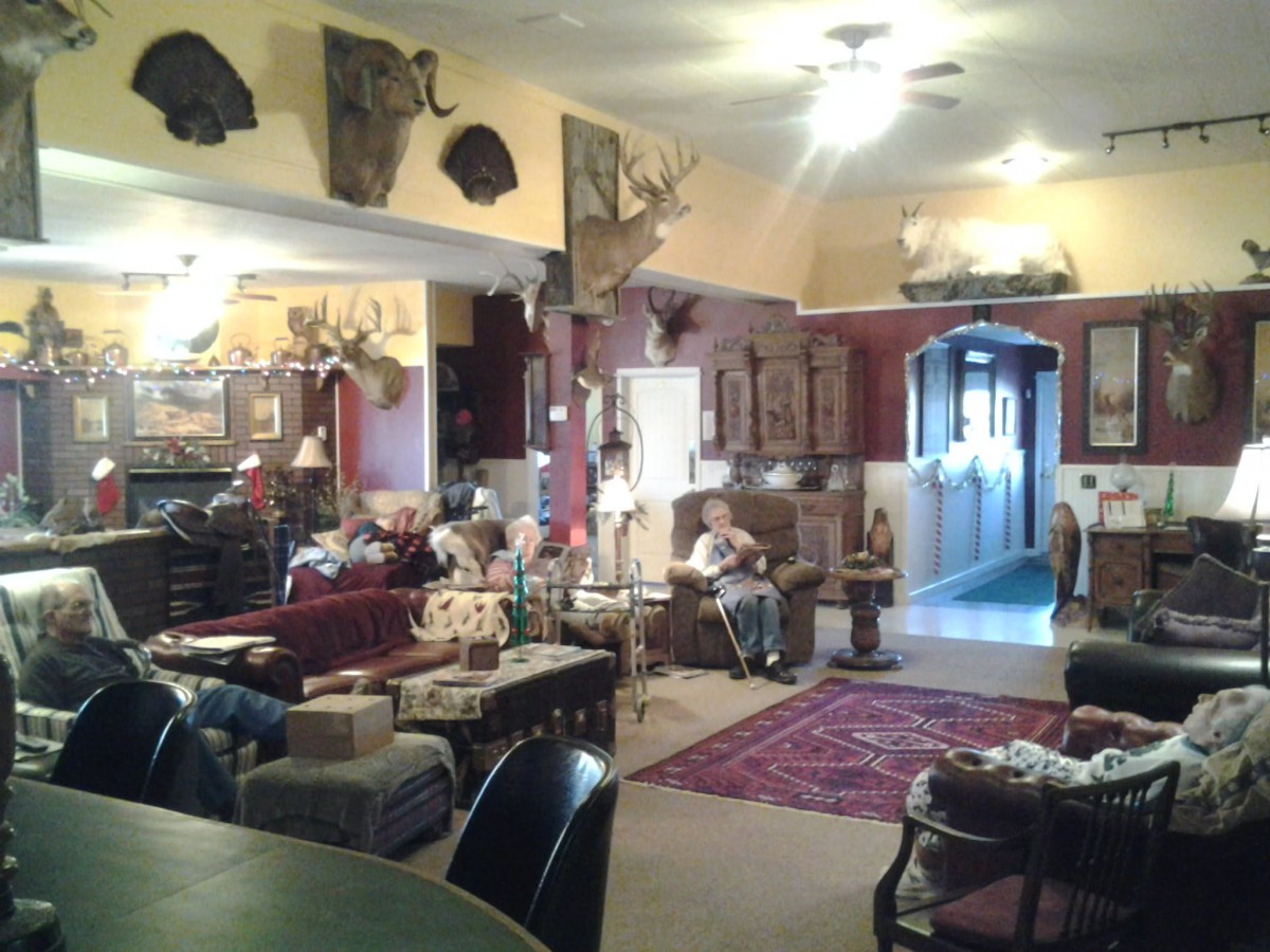 A traditional and cozy living room adorned with various decorative items and furniture.