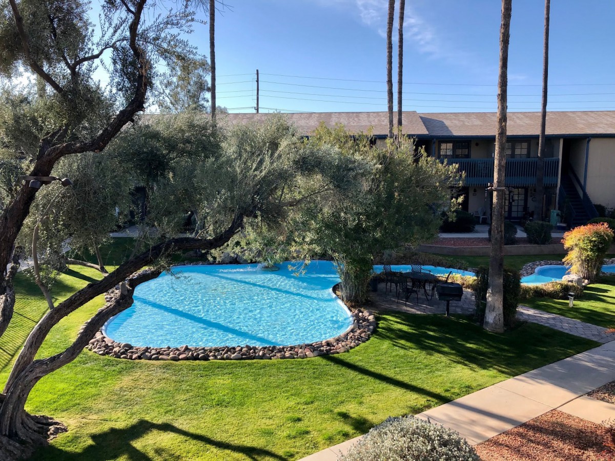 The Lakes Apartments