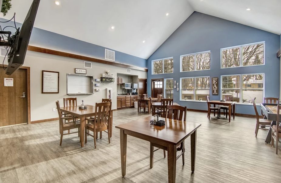Suite Living Senior Care - Little Canada