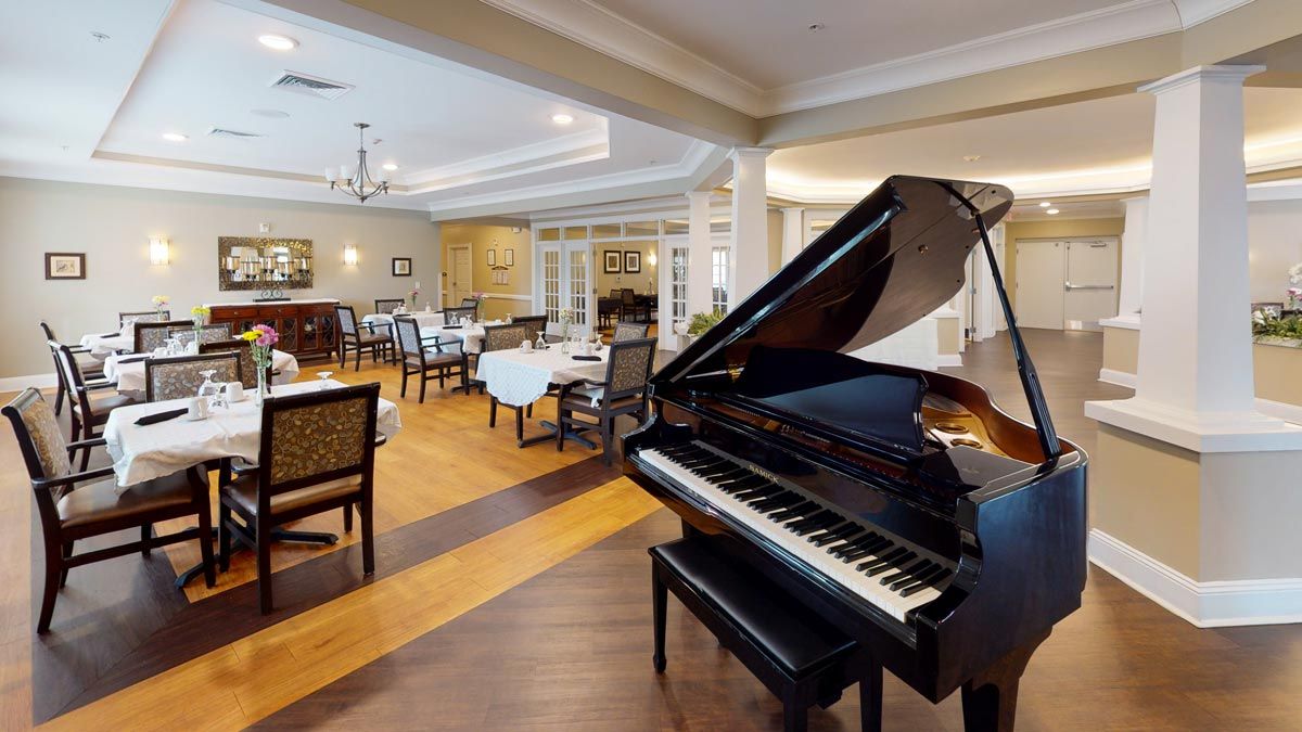 A cozy restaurant dining room featuring an elegant piano.
