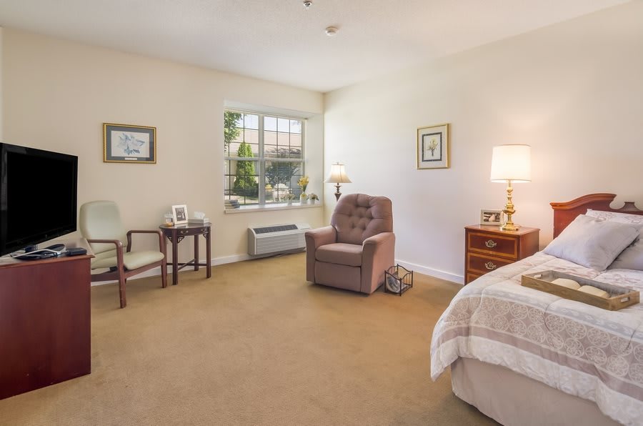 A cozy bedroom featuring comfortable furniture and soft lighting.