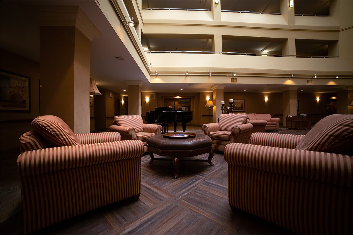 A cozy hotel lobby with comfortable seating and warm lighting.