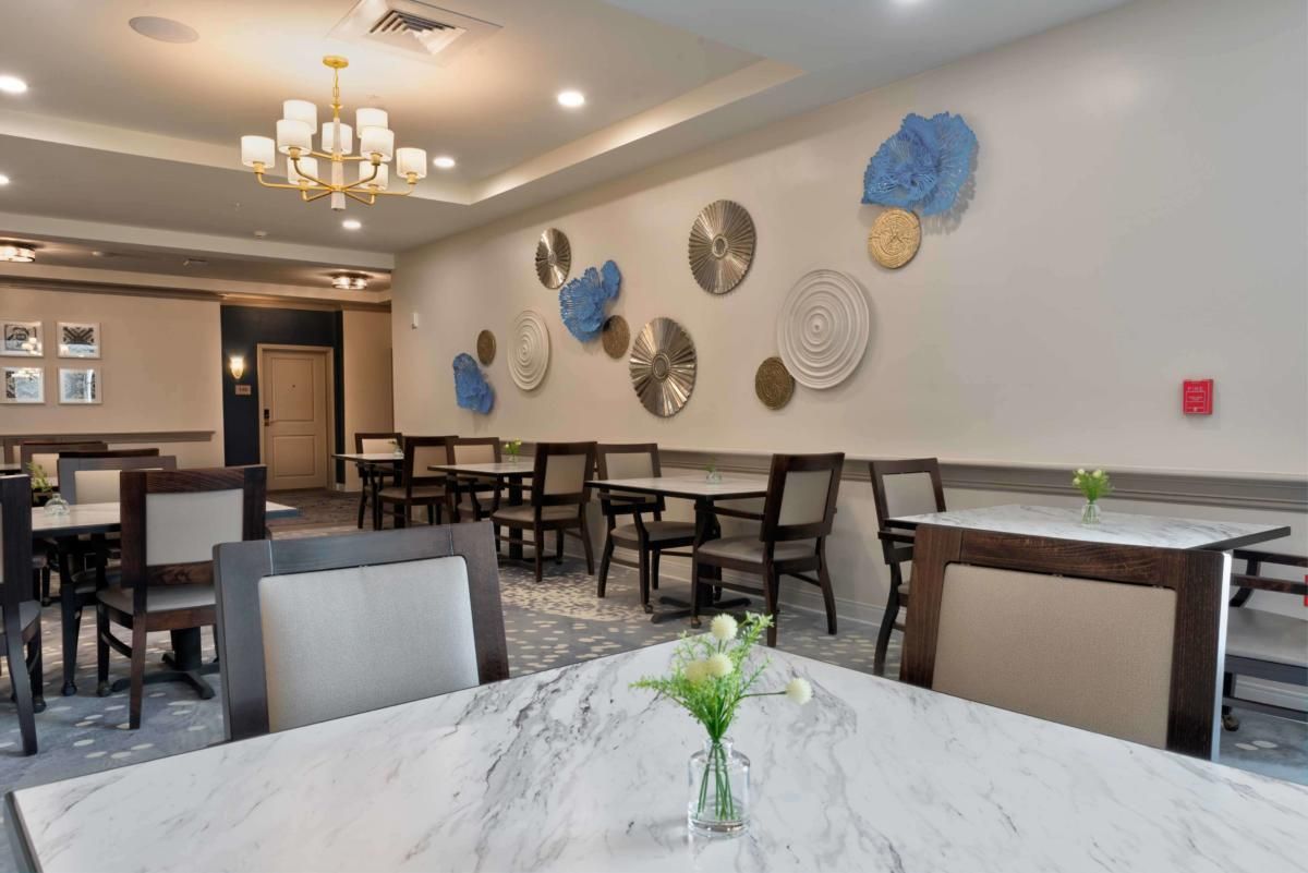 A modern dining area with elegant decor and comfortable seating.