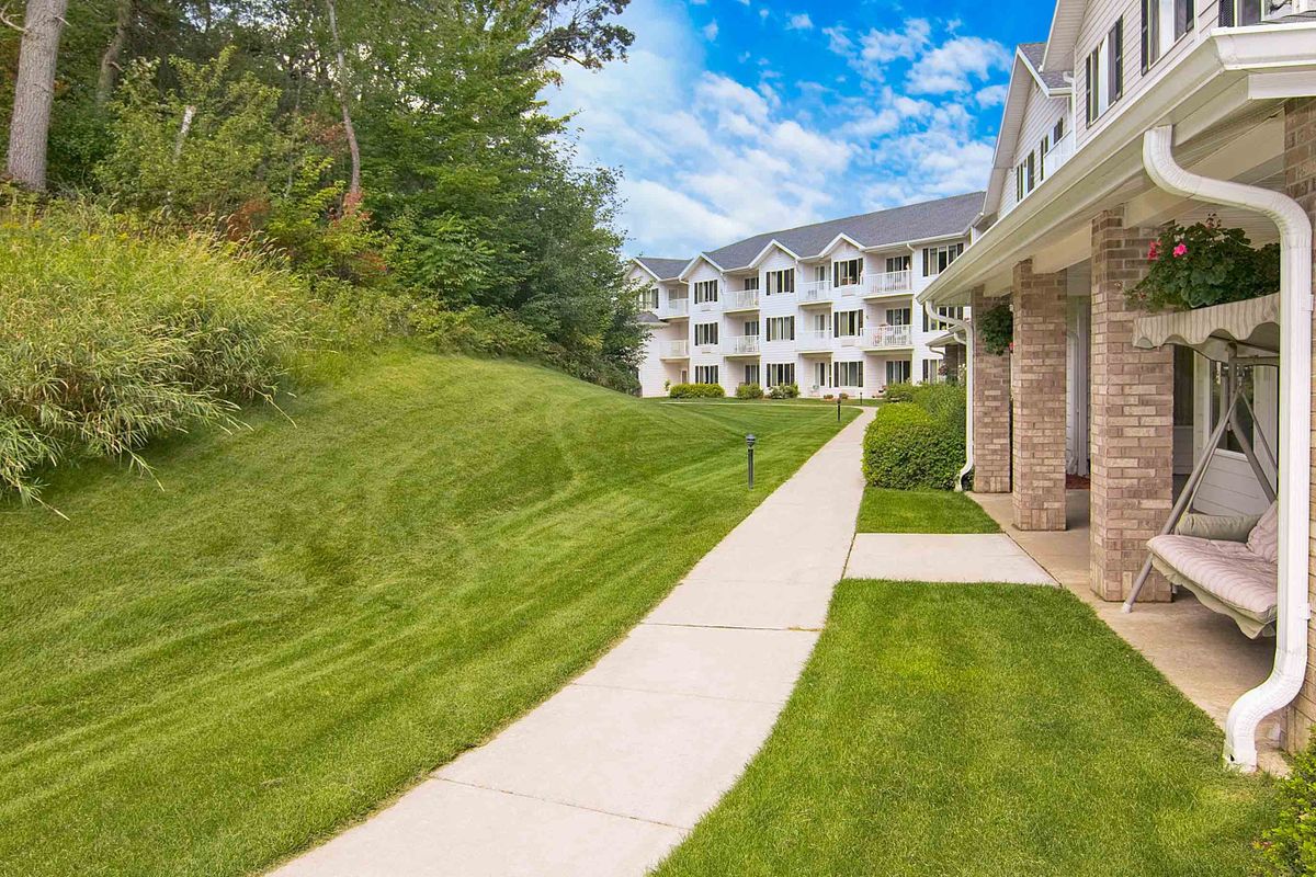 Holiday Oakwood Hills
