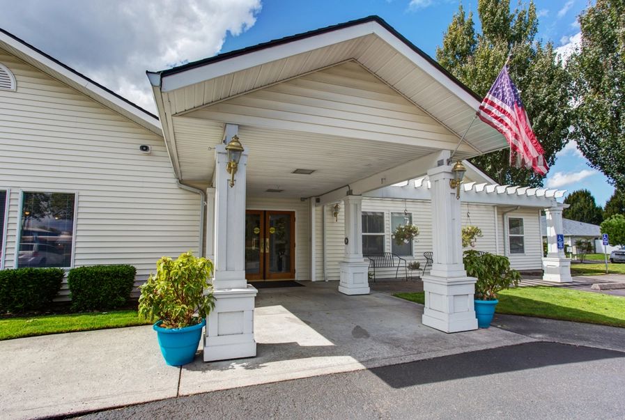 A building entrance with columns and an American flag.